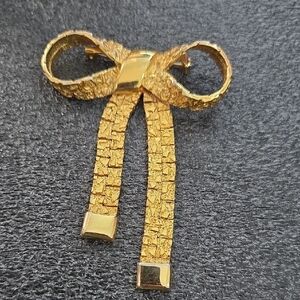 Vintage Gold Nugget 3D Bow Brooch